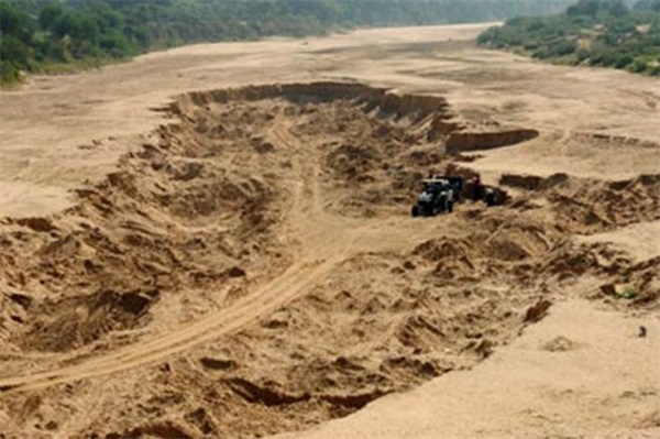 河砂開采現(xiàn)場