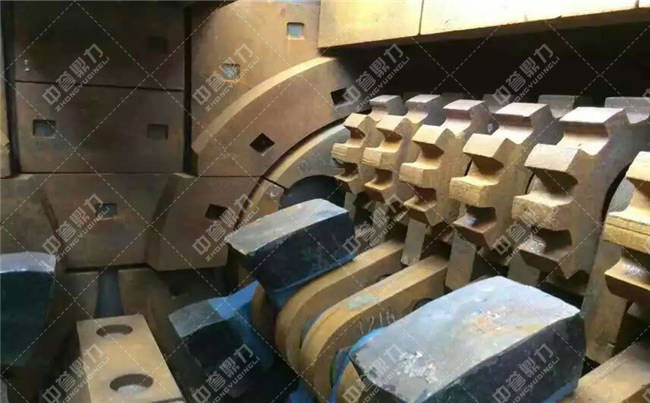 錘式制砂機內部結構