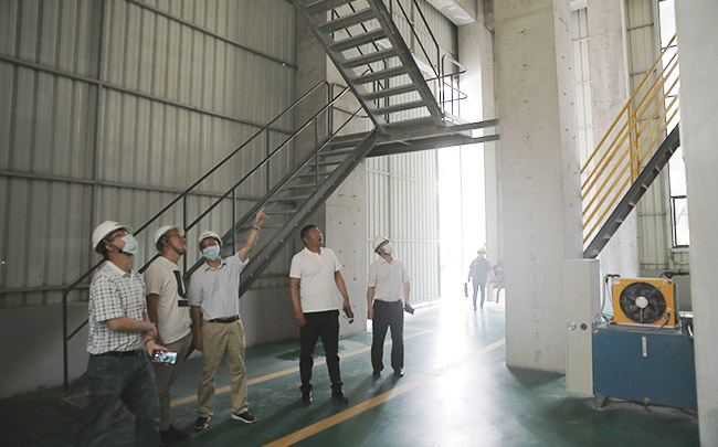 參觀藍天環(huán)保材料有限公司多位一體項目