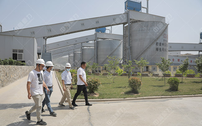 參觀資源有限公司時產(chǎn)3000噸砂石骨料生產(chǎn)線